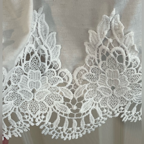 Modily Women’s top - Picture 4 of 4